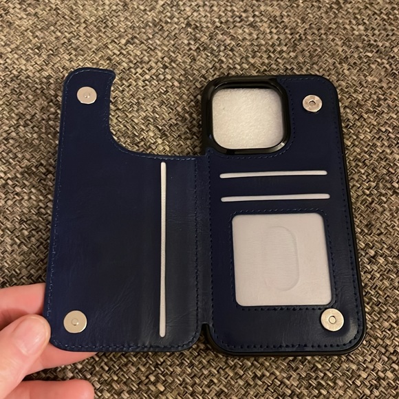 Brand new iPhone 14 Pro cell phone case - Picture 3 of 3